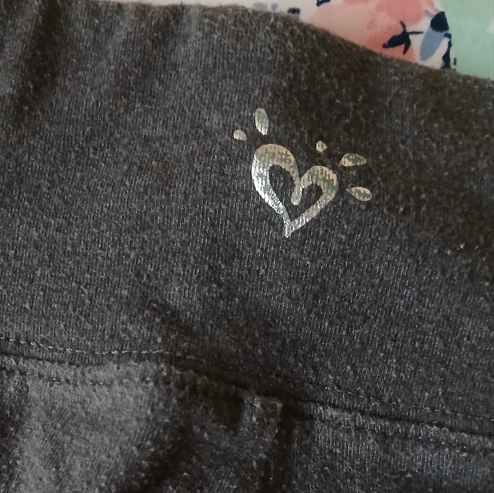 🔘Justice Gray Heart Design Leggings